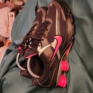 Womens Nike M2 Shox Size 9 Black & Pink